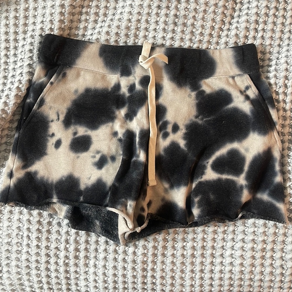 Never worn ! Monrow